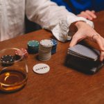 避免贪心，学会控制情绪：百家乐游戏中的心理学-足球赛事-足球赛程-足球比分直播网