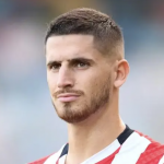 曼联寻找费尔南德斯替代者临竞争,阿森纳和阿斯顿维拉加入争夺-足球赛事-足球赛程-足球比分直播网